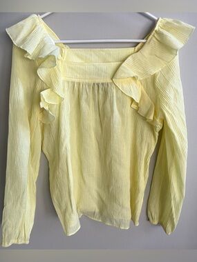 Design365 Textured Ruffle Top